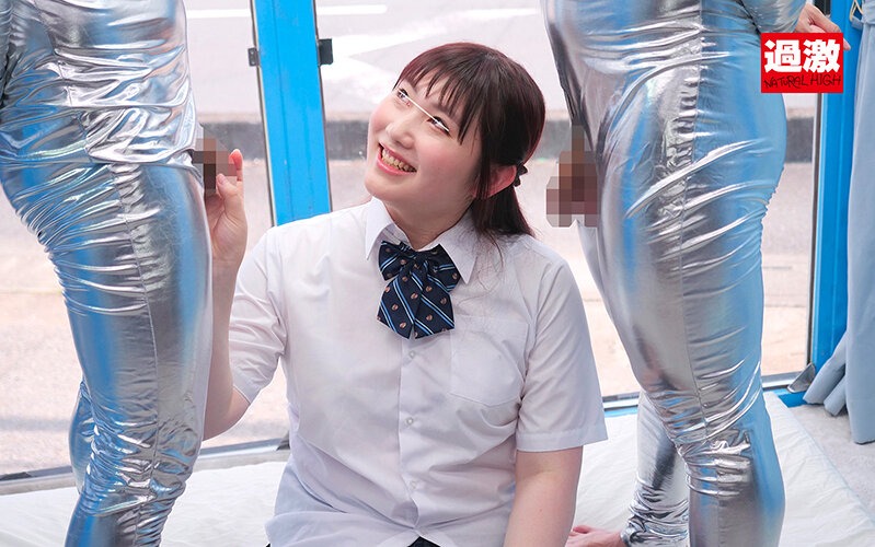 制服に憧れていたニューハーフ娘がおちんちん年齢当てクイズに挑戦！ 不正解の場合は超敏感なぽちゃかわボディにチ○ポをぶっ挿してイカせてしまいます♥ ペニクリ連続射精！ ゆうゆ 24歳