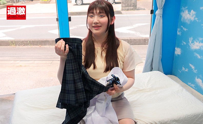 【ゆうゆ24歳】NHマジックミラー号 制服の似合うニューハーフ娘がおちんちん年齢当てに挑戦！ Wチ○ポに挟まれ大興奮！ 初めての串挿し3Pでケツ穴ぱっくり連続ペニキュン中出し！