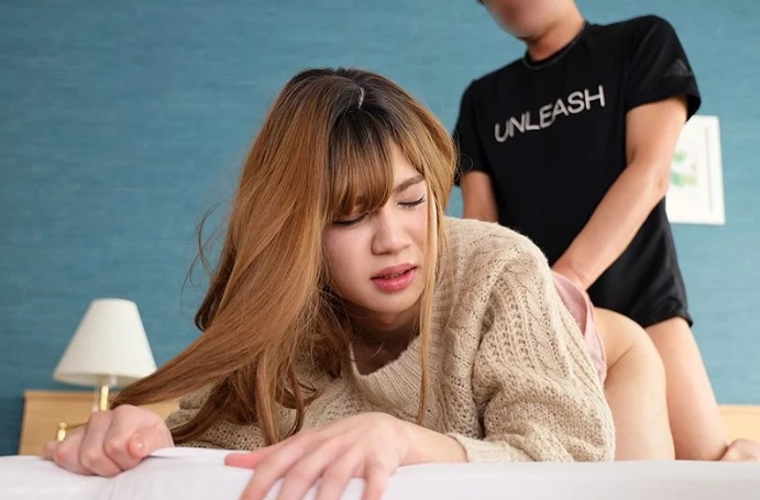 ノンケ美男子が初めての女装！ 初めてのアナルセックスに緊張しながらも思わずチ○ポがギンギンになってしまう。 mio